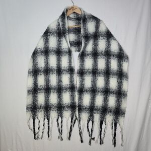 Aeropostale, super soft plaid, black and white oversized scarf​​​​